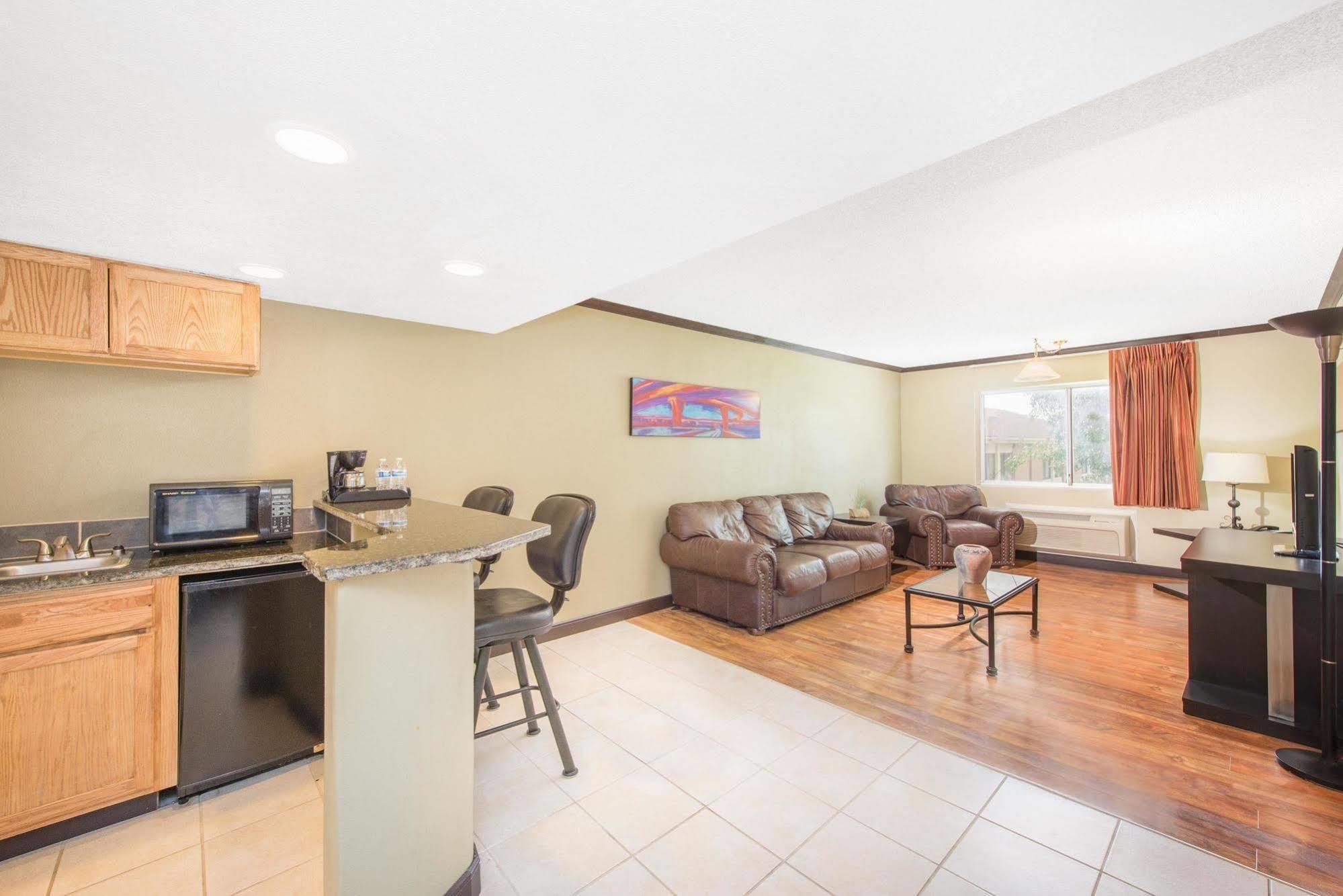 فندق Ramada By Wyndham Albuquerque East المظهر الخارجي الصورة
